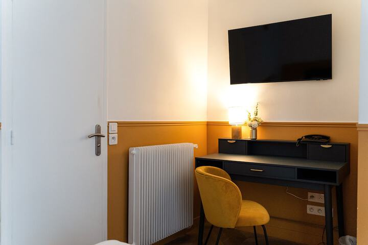Room 37 of 62