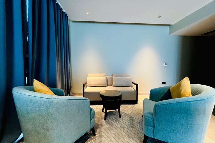 Room 9 of 120