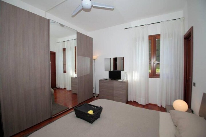 Room 13 of 32