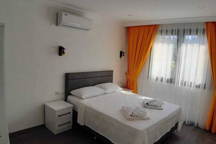 Room 3 of 7