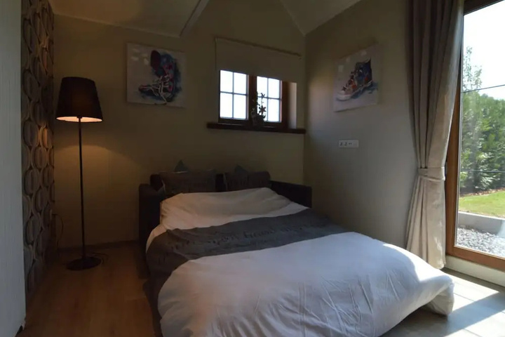 Room 6 of 14