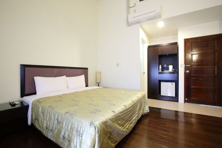 Room 5 of 33