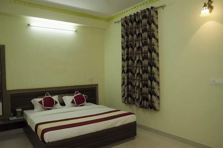 Room 2 of 8