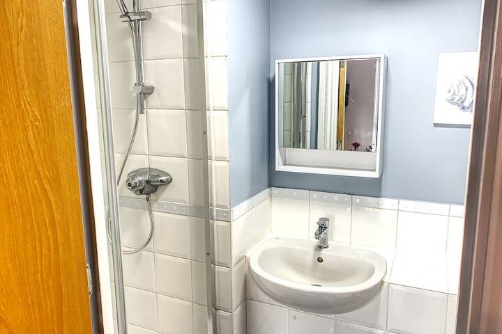 Room 13 of 16