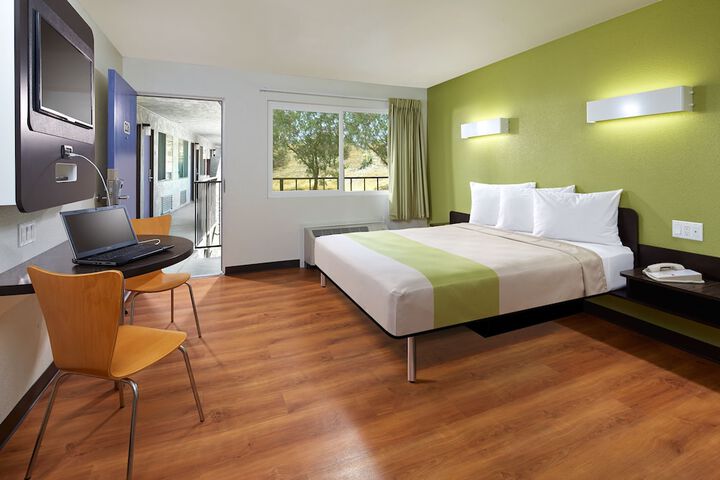 1 King Bed (8 of 11)