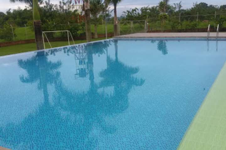 Pool 15 of 18