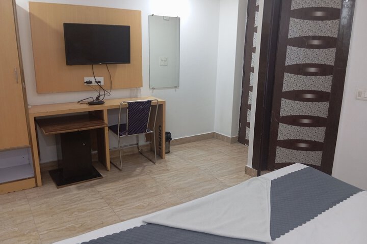 Room 11 of 33