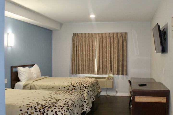 Standard Room, King or Two Doubles (3 of 10)