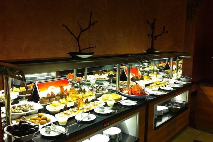 Dining 34 of 44