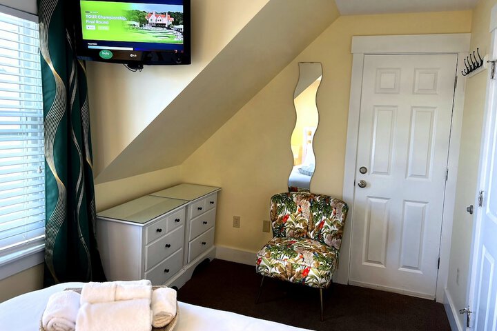 Room 27 of 80