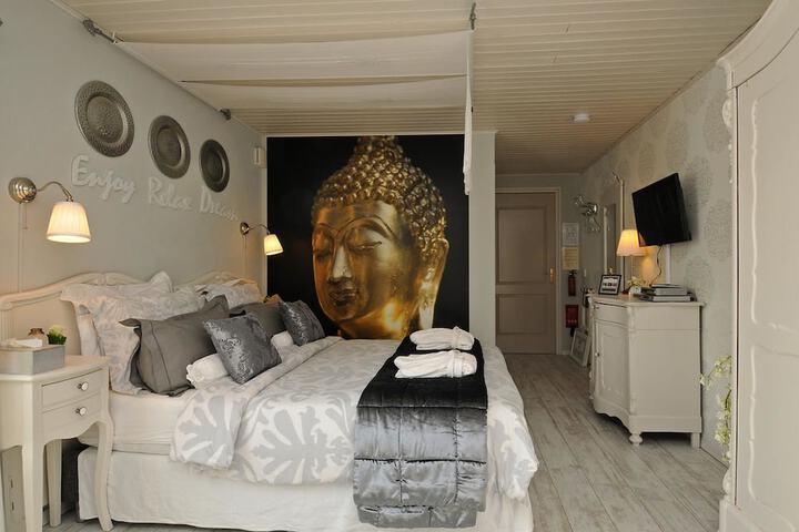 Room 8 of 34