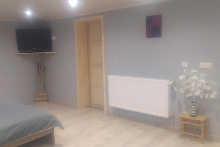 Room 4 of 11