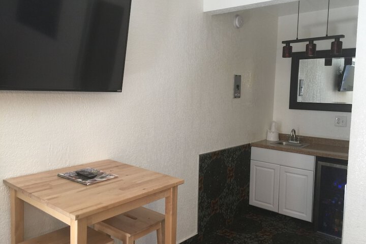 Room 22 of 38