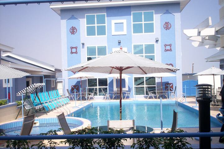 De Holiday Beach Hotel