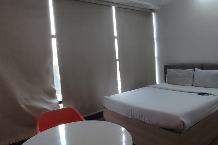 Room 5 of 11