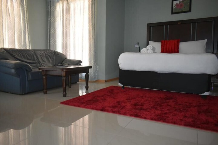 Room 2 of 23