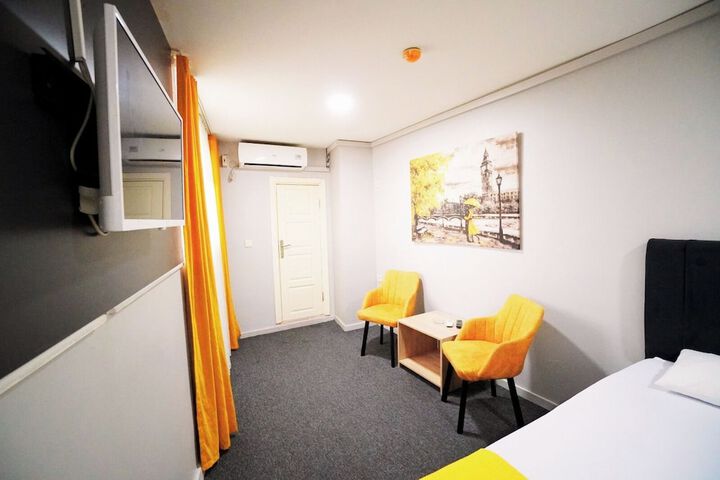 Room 5 of 20