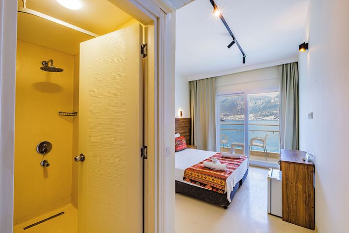 Room 11 of 65