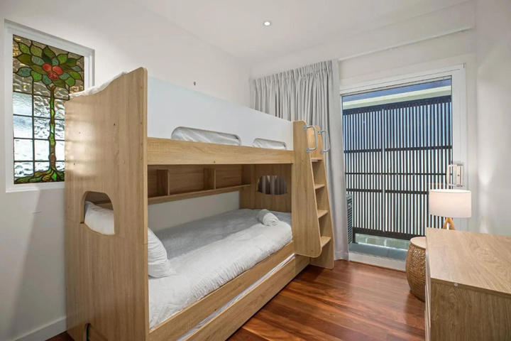 Room 4 of 11