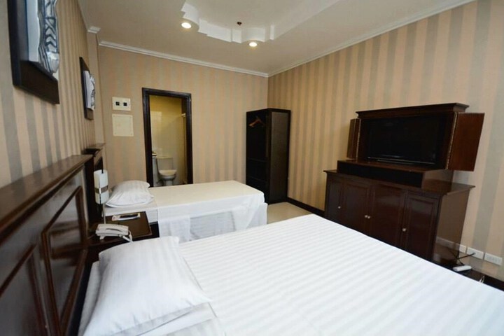 Room 7 of 42