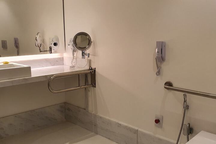 Room 42 of 90