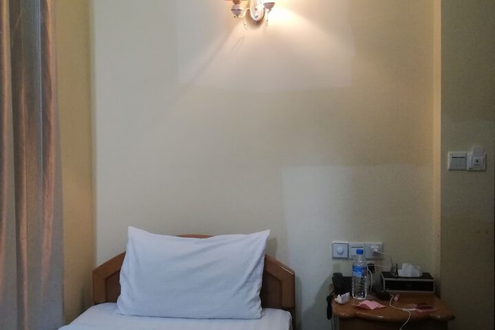 Room 18 of 48