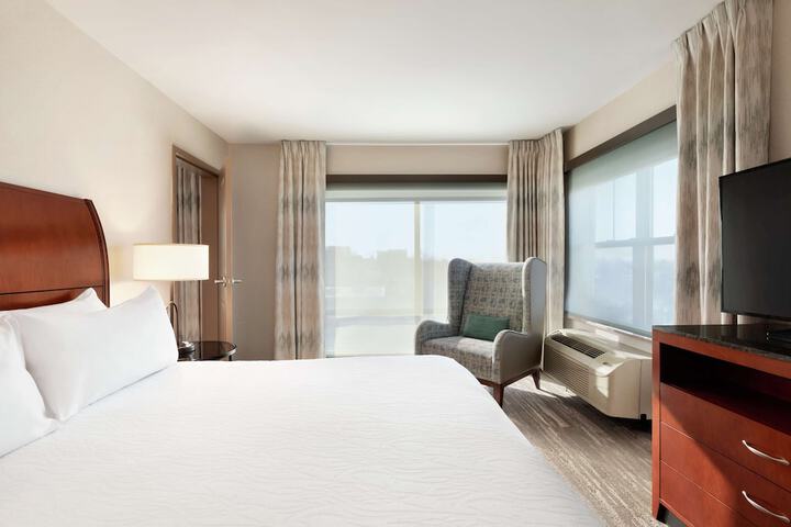 1 King Premium with in Room Drinks Snacks (31 of 31)