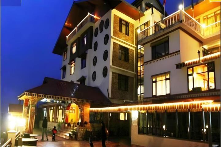Yarlam Resort