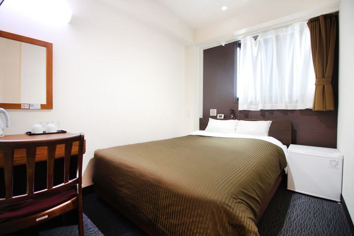 Room 4 of 37