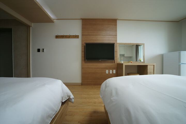 Room 13 of 26
