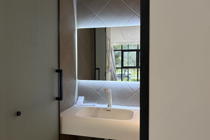Room 52 of 71