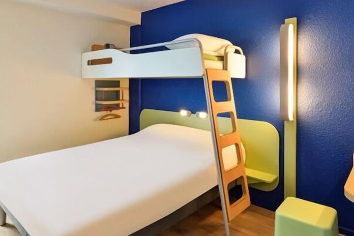 Room 4 of 34