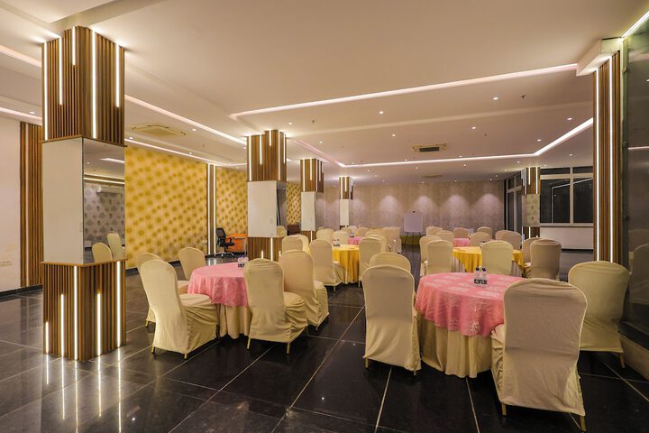 Ballroom/Hall 52 of 56