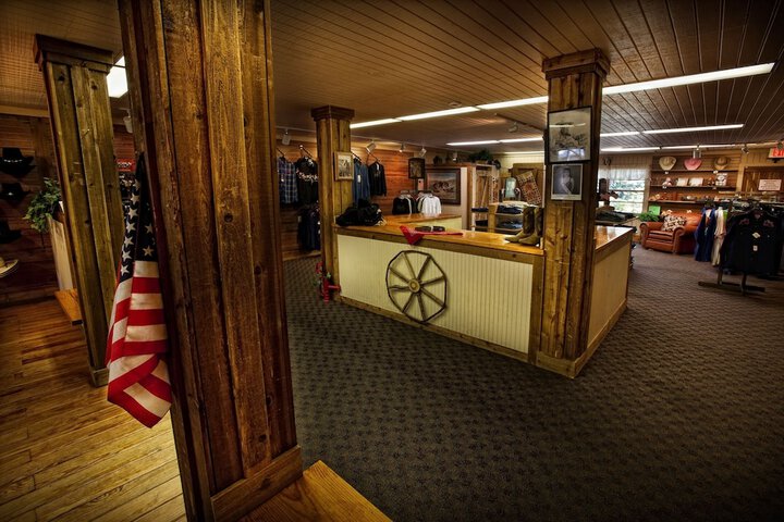 Gift Shop 164 of 215