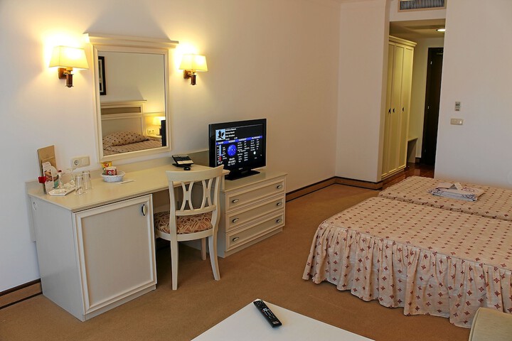 Room 9 of 173
