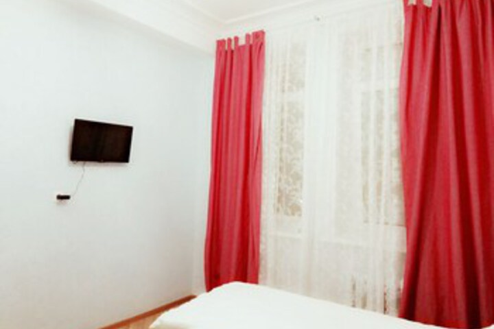 Room 32 of 51