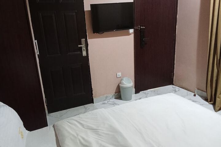 Room 15 of 46