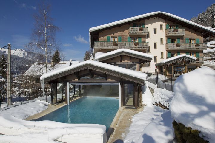 Hotel Pool