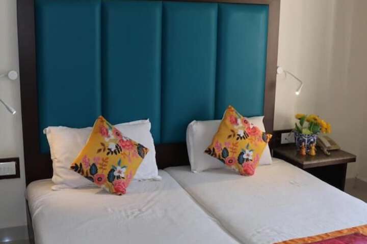 Room 14 of 37