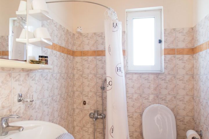 Room 14 of 18