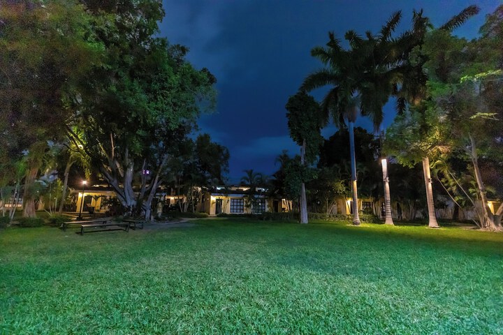 Hotel Exterior 175 of 179