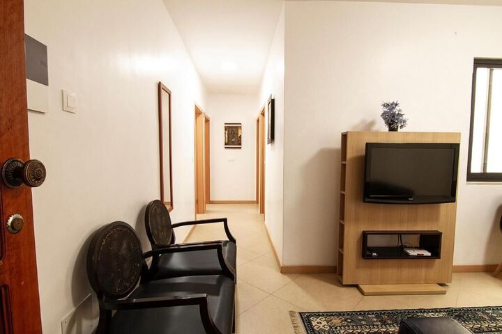 Room 7 of 19