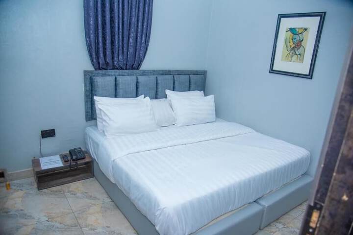 Room 3 of 40