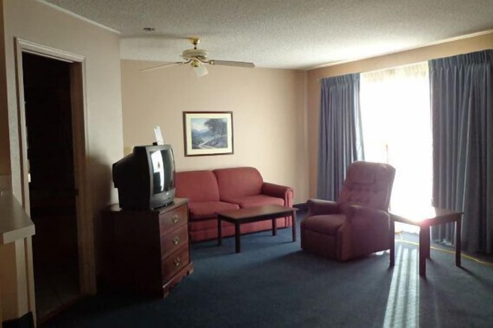 Room 6 of 8