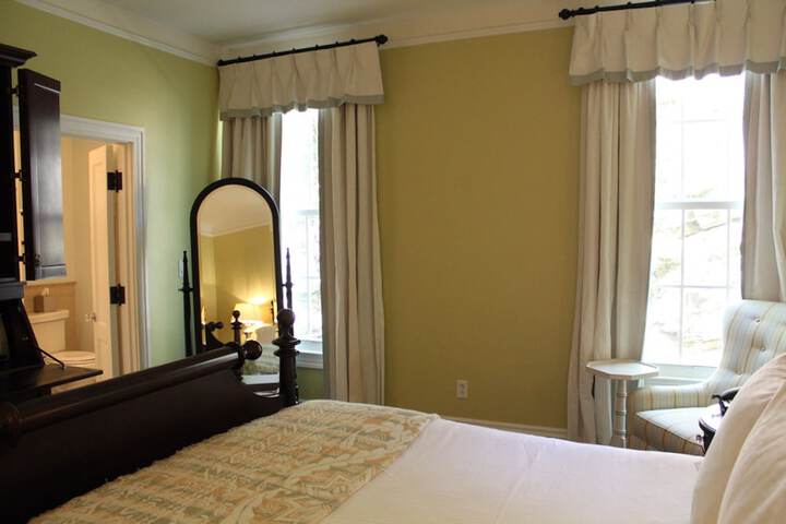 Deluxe Room 1 King Bed (4 of 53)