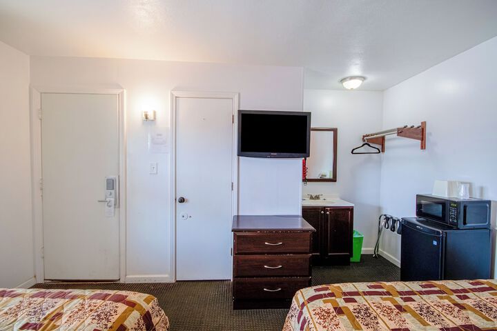 Room 18 of 106