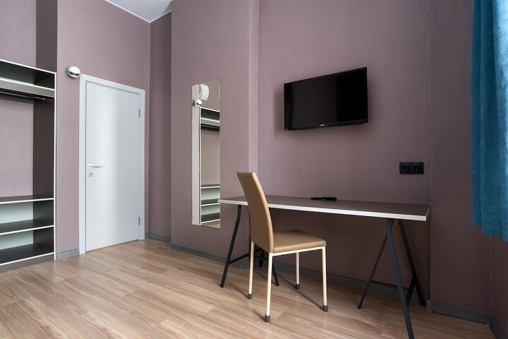 Room 6 of 43