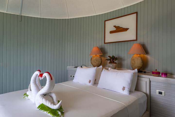 Room 13 of 77