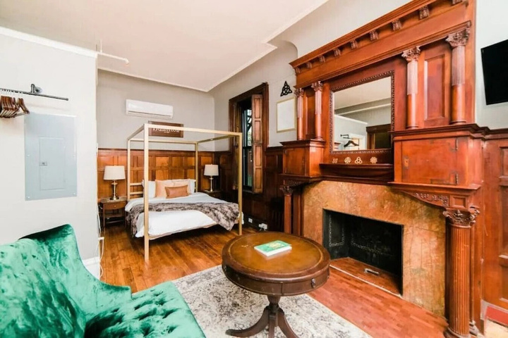 Room 5 of 10