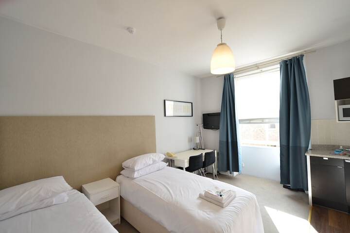 Room 105 of 371